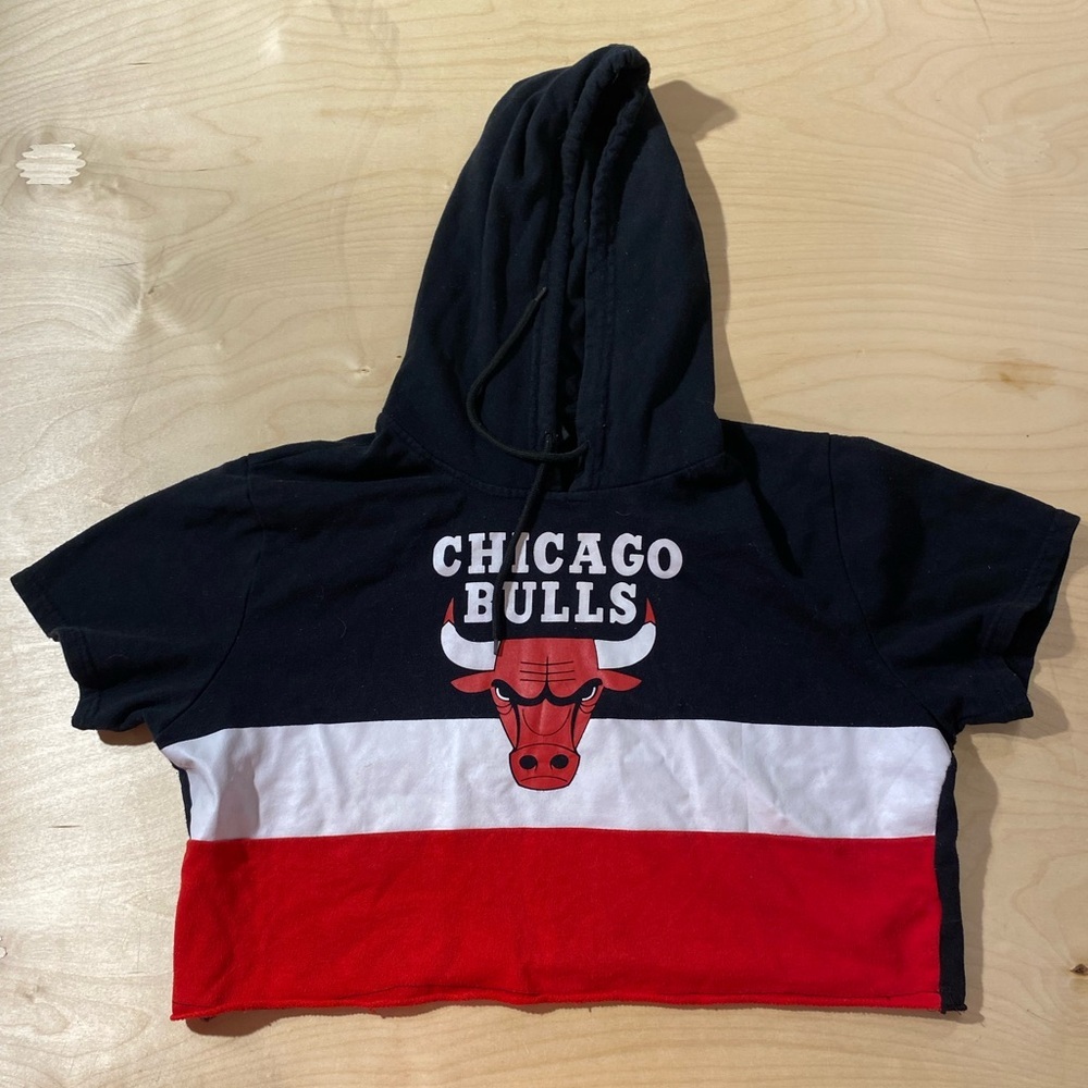 NBA  Hoodie Cropped T-Shirt - Black, White, and Red XL (ET)